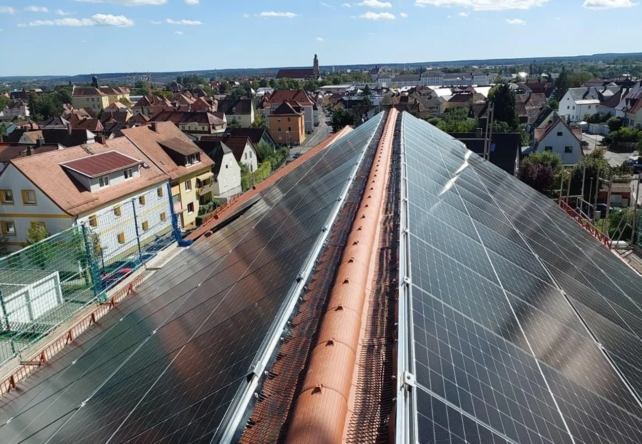 PV-Protector® – der zuverlässige Vogel- und Marderschutz für Ihre Solaranlage.